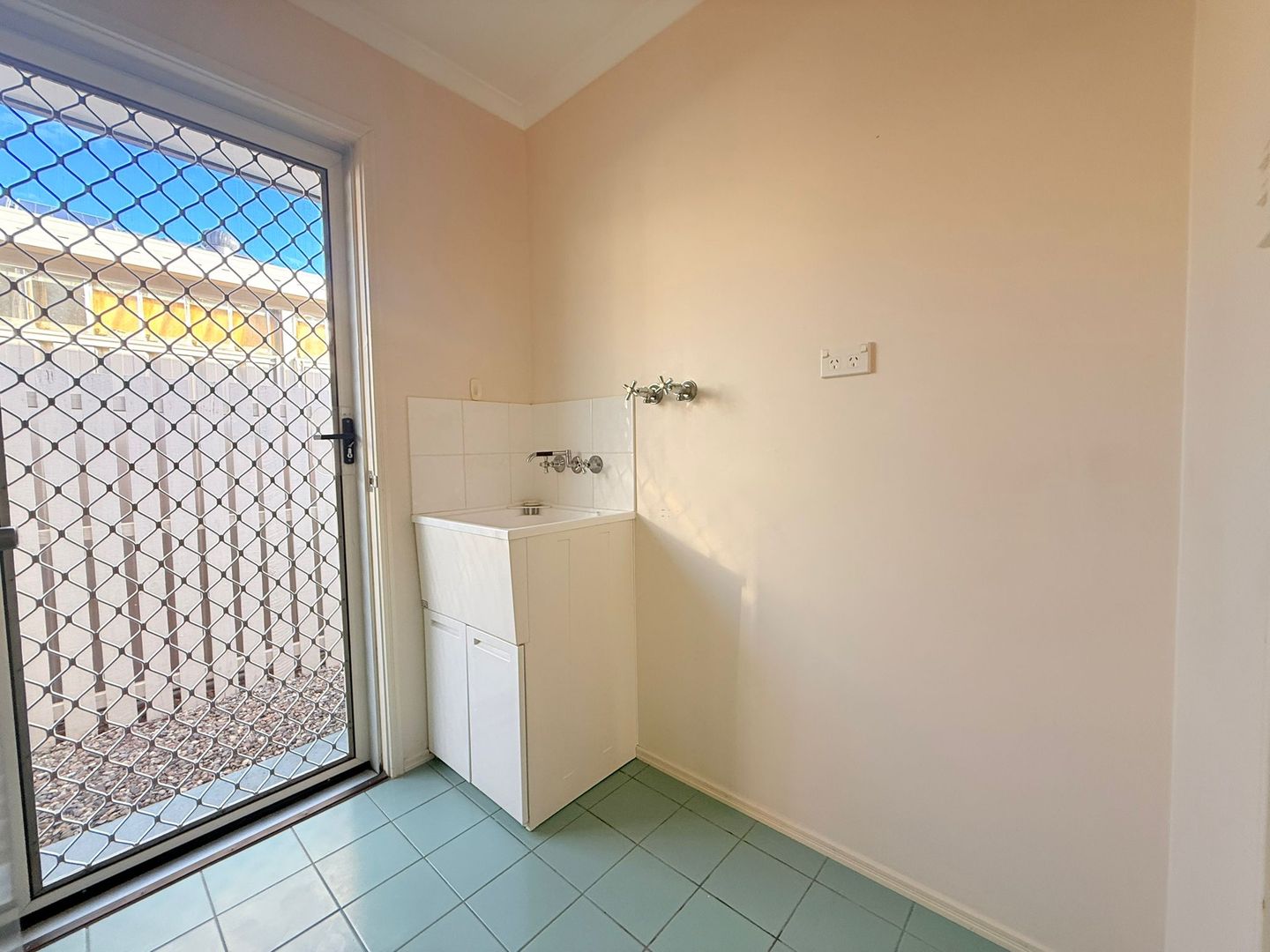 Tidy 2 bedroom home in an Over 50's Lifestyle complex