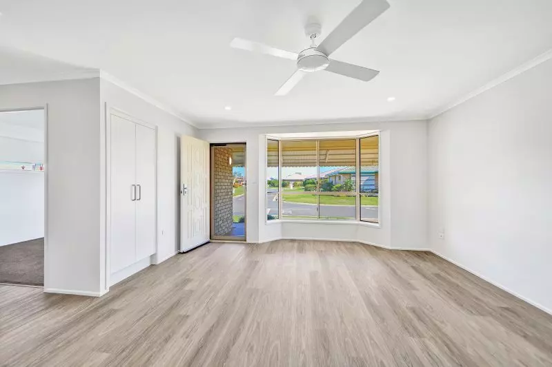 Stand alone villa, ready now!