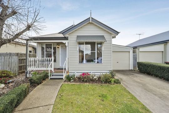 Well-Presented Home Opposite the Bowling Green