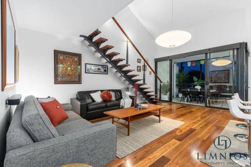 Warehouse Terrace Style Apartment With 3 Bedrooms Plus a Study!!