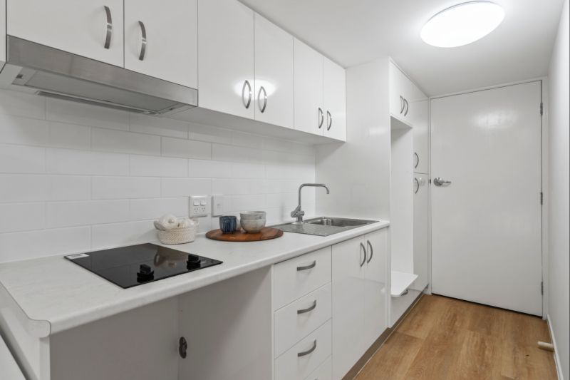 Serene top-floor one-bedroom apartment