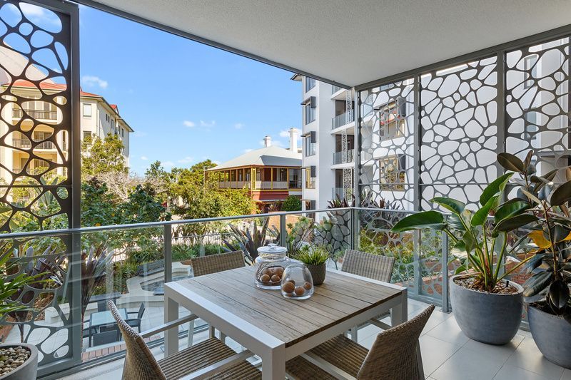 Beautiful south-facing two-bedroom apartment