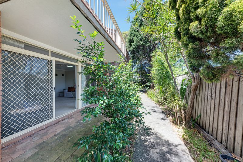 RARE FULLY RENOVATED STUDIO APARTMENT LOCATED ON THE GROUND FLOOR WITH AN EXCELLENT OUTLOOK