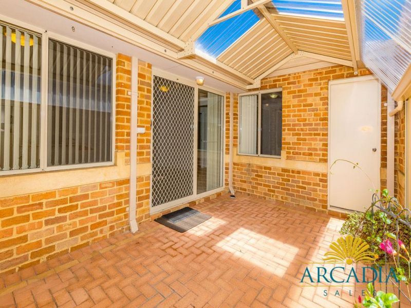 ARCADIA WATERS MADDINGTON - Close to the Clubhouse, with Stone Benchtops.