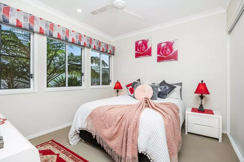 Stunning Tropical Hideaway!