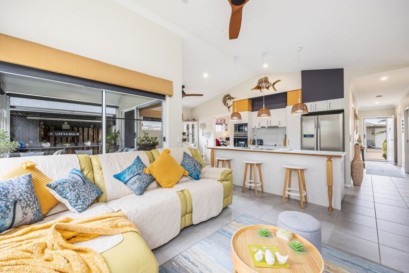 Stunning Tropical Hideaway!