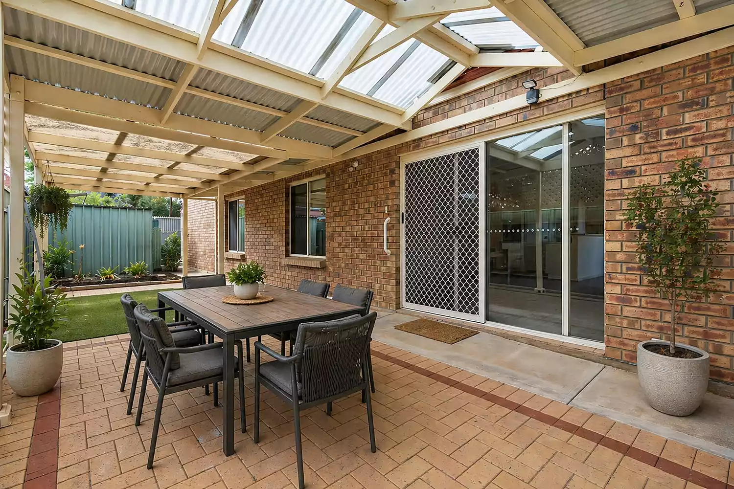 Spacious 3 Bedroom Home - Walk to Main Street