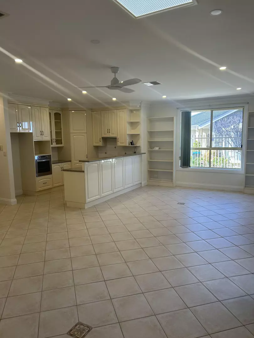 Stunning 3 bedroom home with double garage - Unit 12!