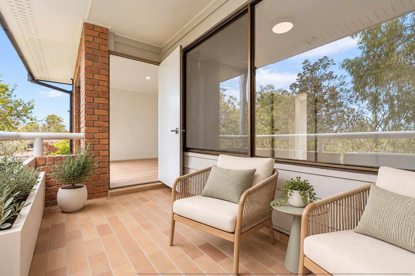 One bedroom plus study home close to community facilities