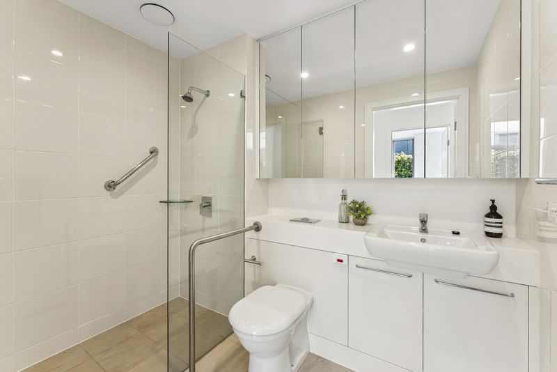 Light-filled Garden Apartment with Space, Privacy and Style