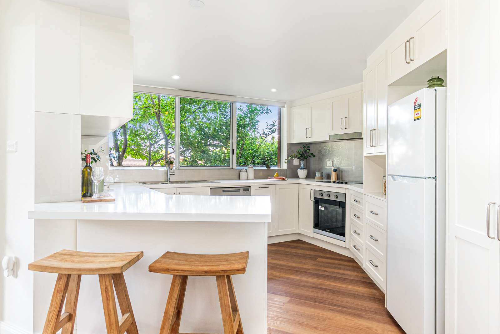 Newly renovated 2-bedroom unit with courtyard, patio and village amenities 