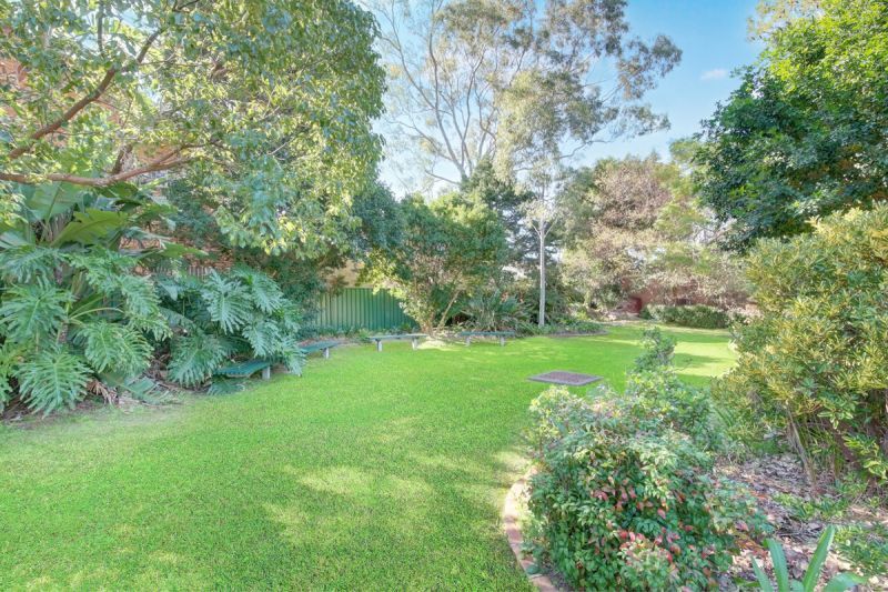 RARE FULLY RENOVATED STUDIO APARTMENT LOCATED ON THE GROUND FLOOR WITH AN EXCELLENT OUTLOOK