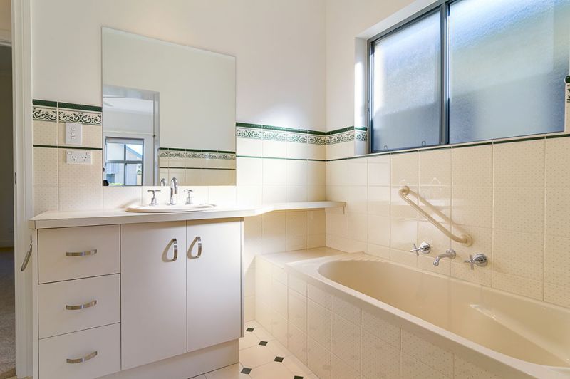 Fully refurbished unit with Care Services available