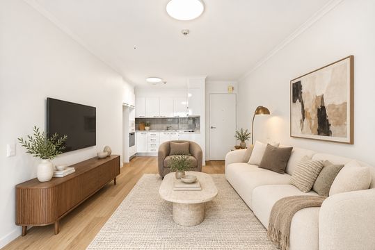 Refurbished One Bedroom Apartment with Natural Light and Garden Views
