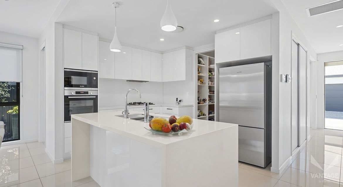 Immaculate 2 bed + study on corner lot