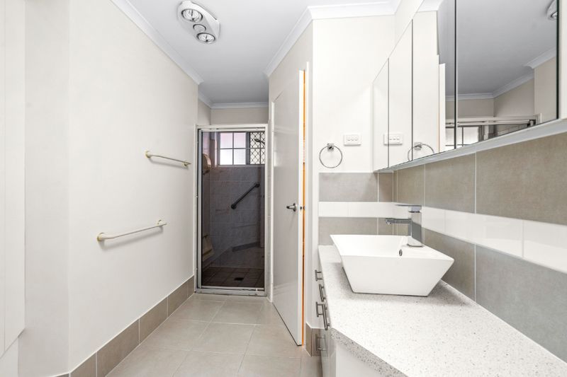 Beautiful two bedroom, two bathroom villa with sun/craft room.