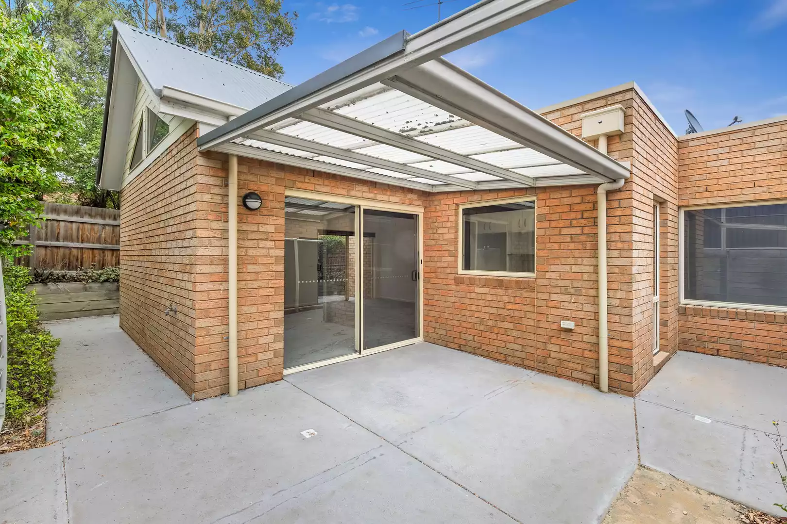 Refurbished, Modern 3 Bedroom Villa 