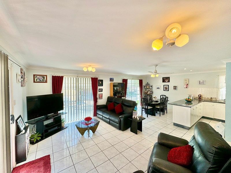 WONDERFUL LOW MAINTENANCE LIFESTYLE - GREENBANK GARDENS