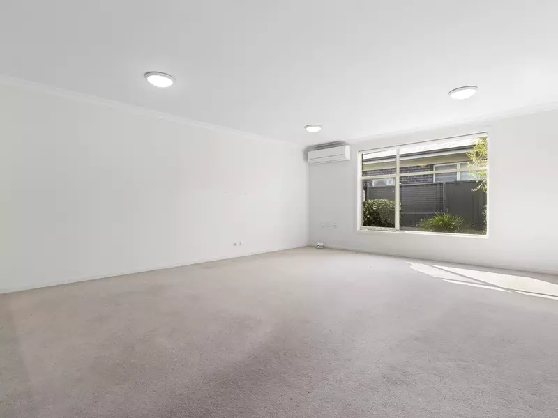 Stylish Villa with Private Alfresco Haven