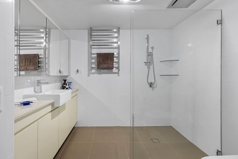 Beautifully presented two bedroom unit nestled in the centre of the village with large rear courtyard.