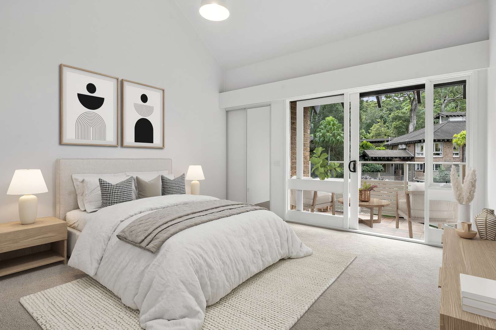 Freestanding villa with ample natural light