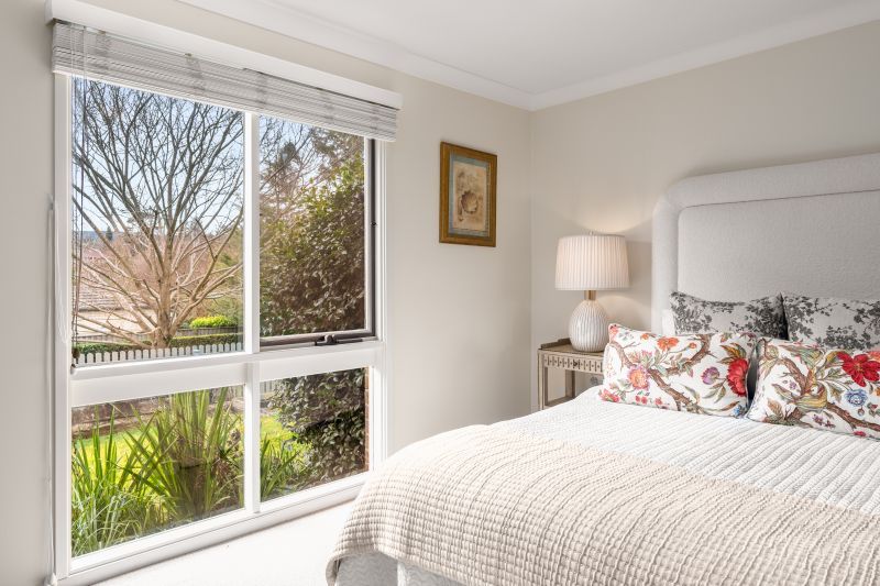 Sun-filled, Freestanding 3 Bedroom Cottage