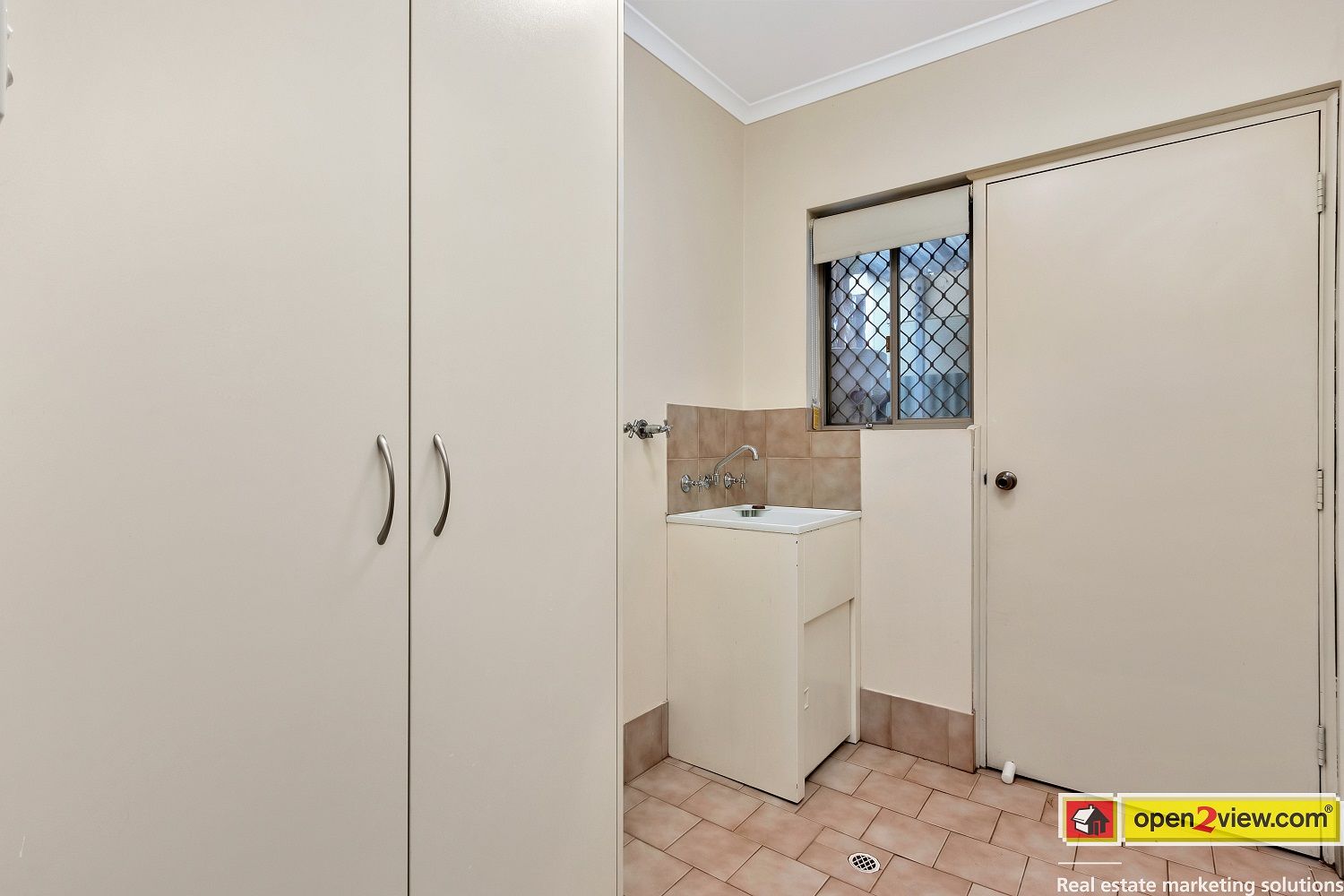 Three Bedroom Plus Study 100m From The Main Street