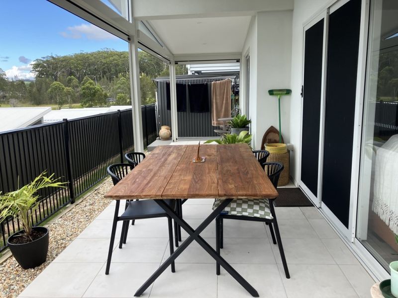 MOVE IN READY WITH MANY EXTRAS