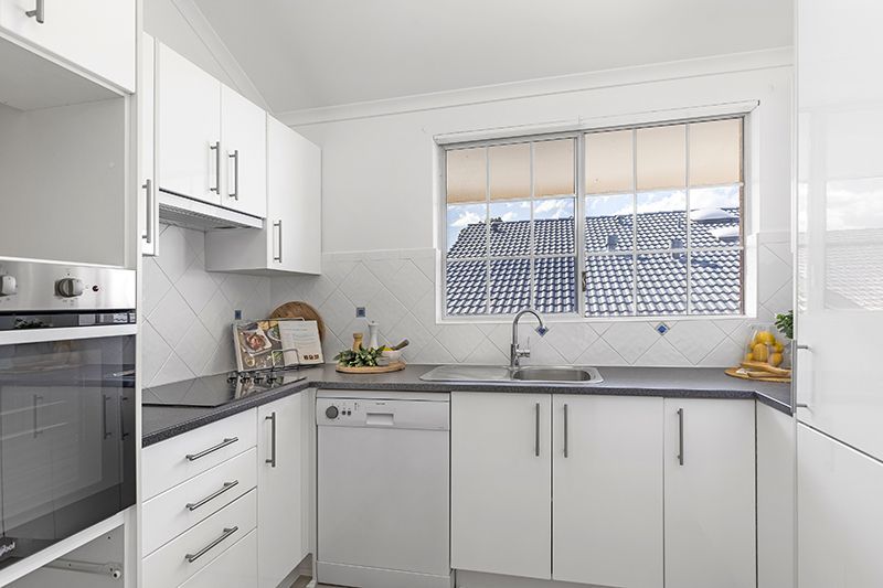 Gorgeous renovated sunny unit