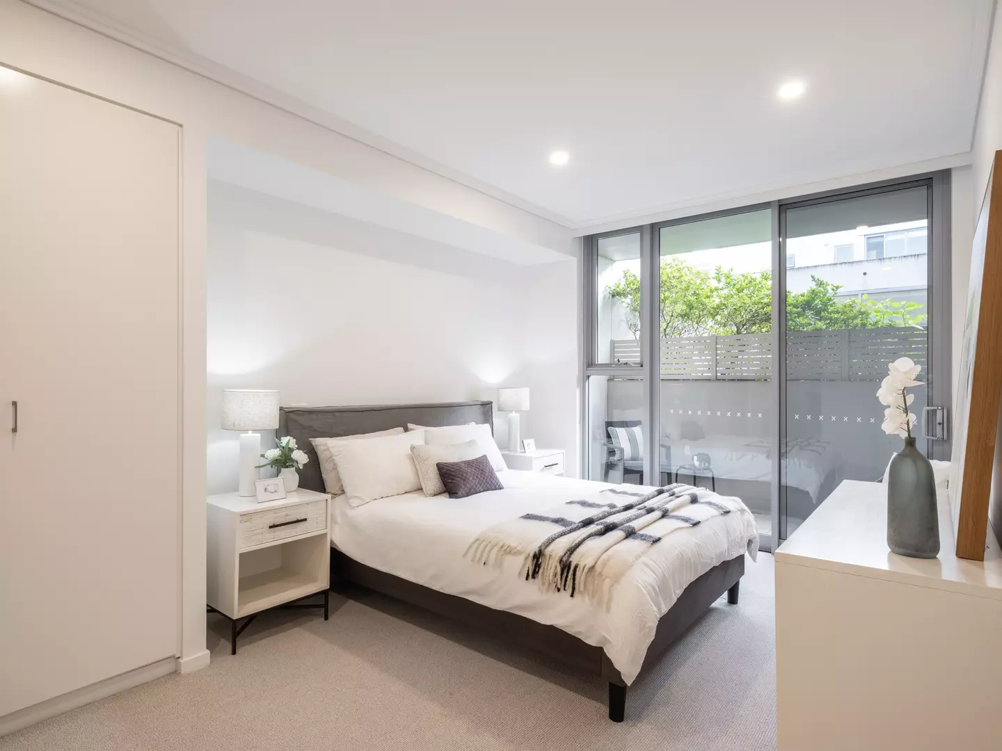 Luxury 2 bedroom plus study, 2 bathroom 