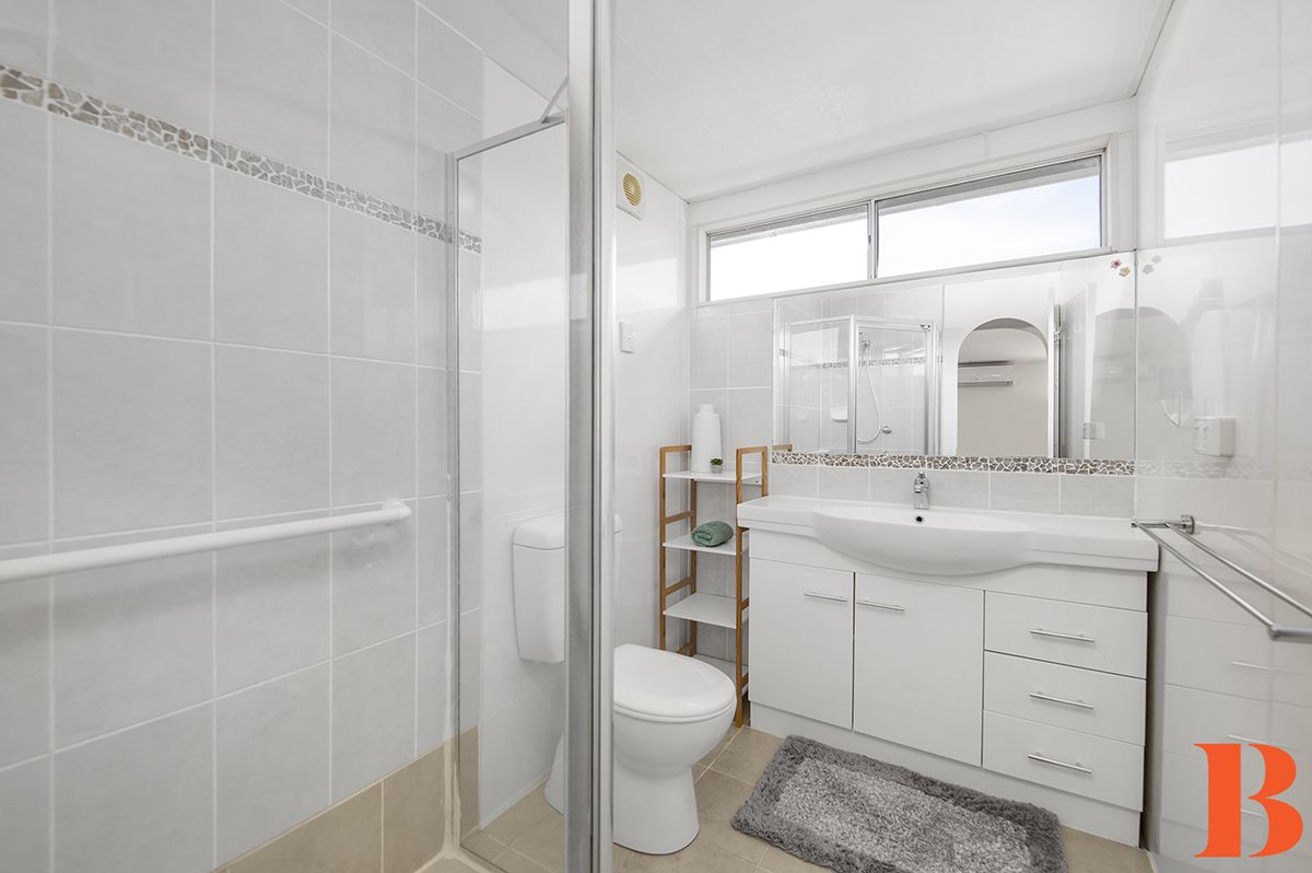 PERFECTLY PRESENTED - WALK TO SHOPS AND POOL - SUNNY GARDEN COURTYARD