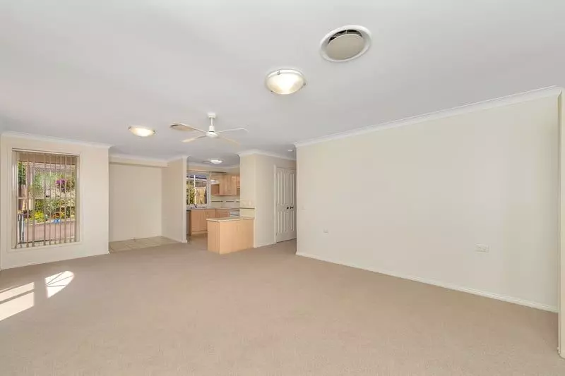 Corner Retreat Opposite Ashton Gardens Hub