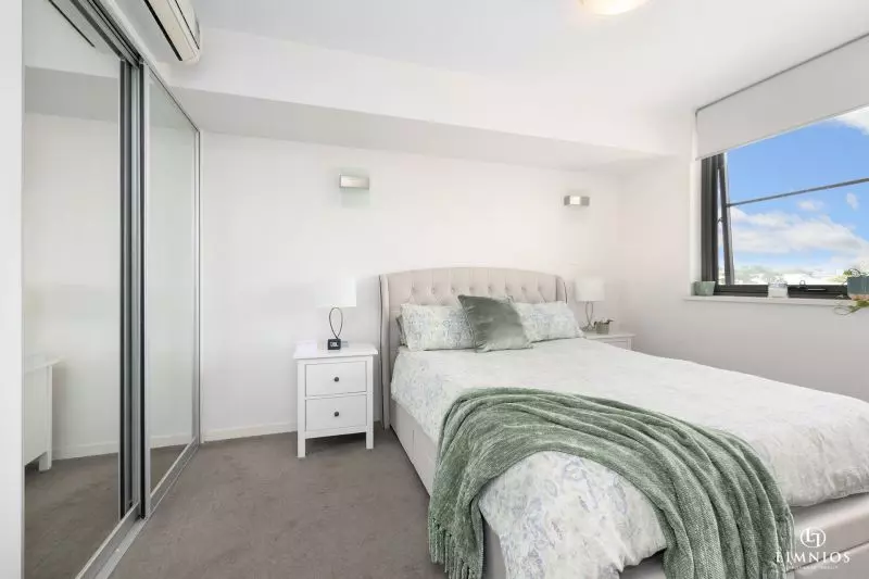 Exquisite Modern Living, Impressive with Great View!