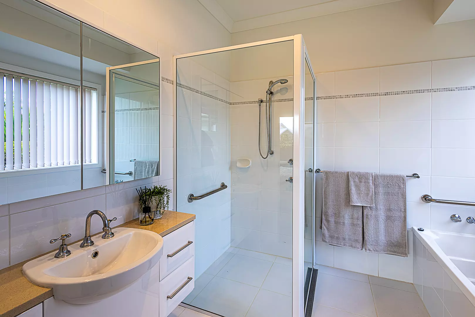 Degas- by Palm Lake Resort Tea Gardens