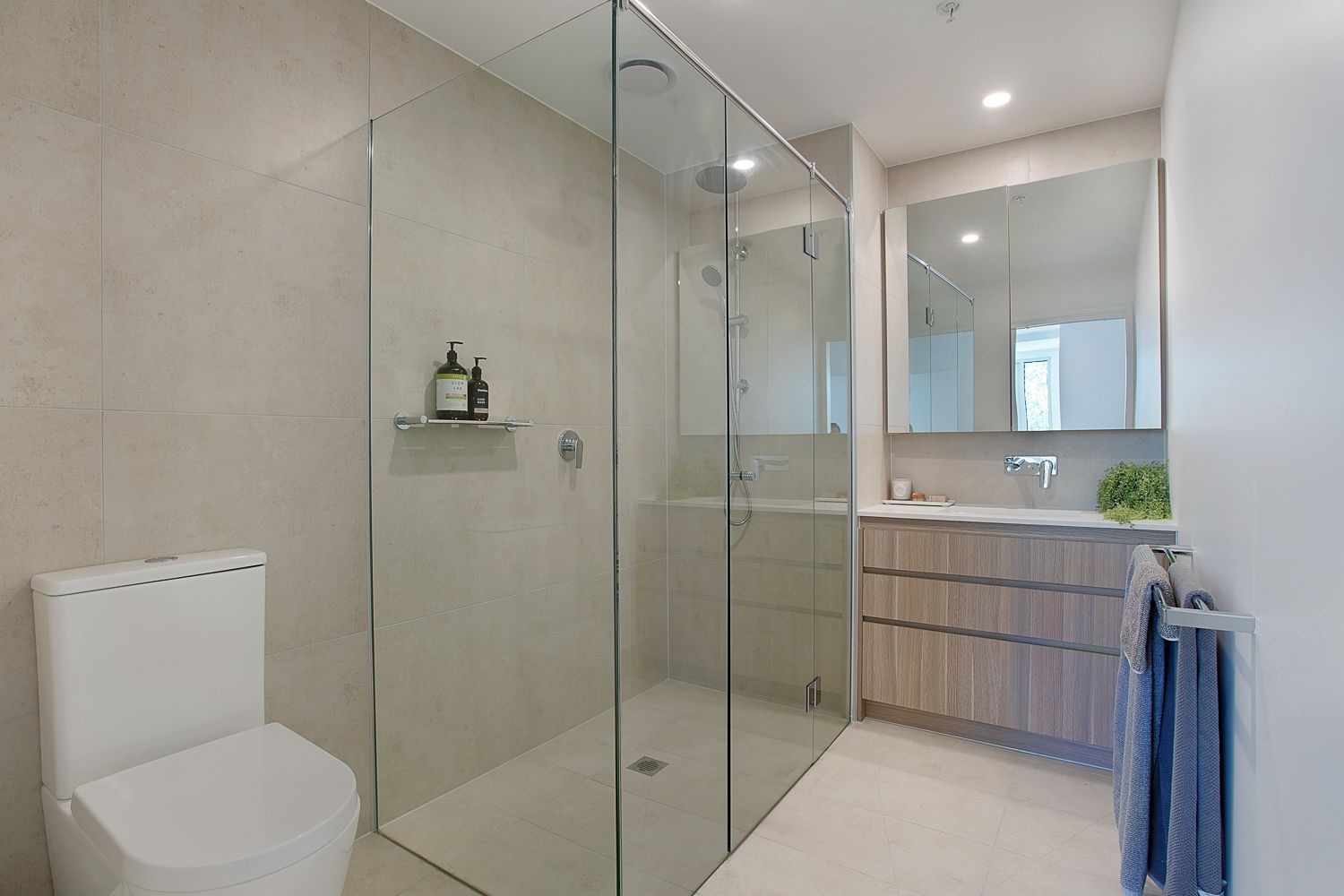 Bright and Welcoming 2 Bedroom