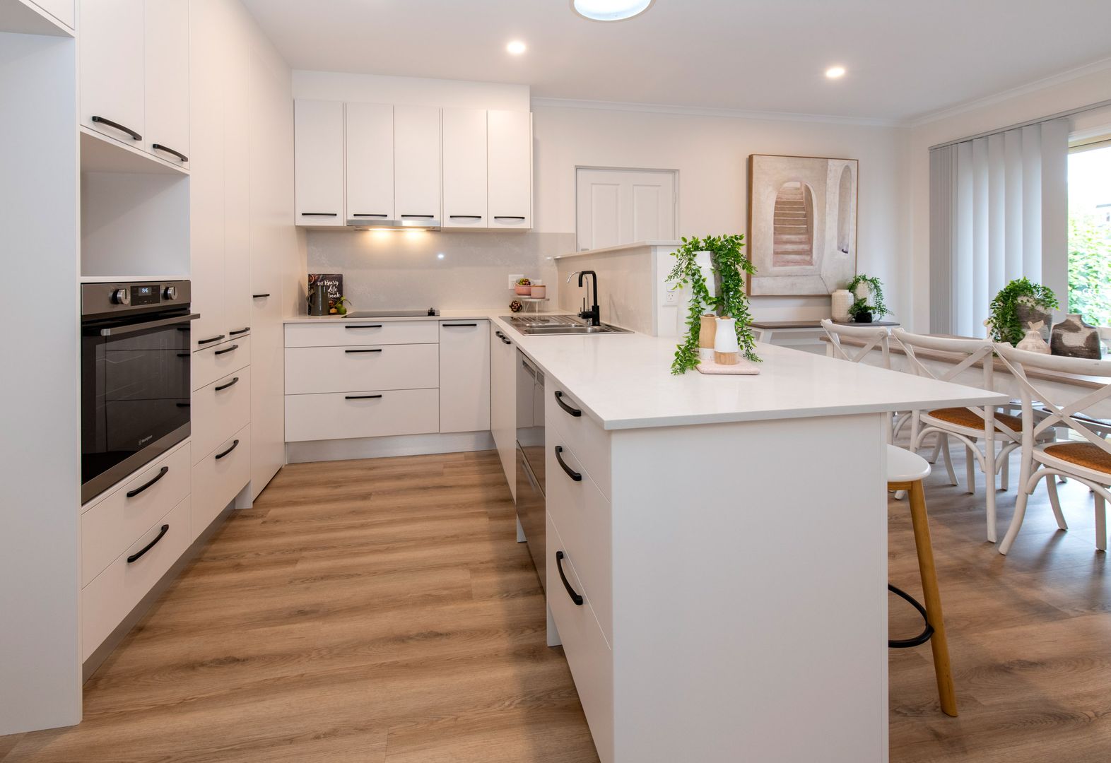 Eldercare Old Oxford Court: spacious two-bedroom villa near the beach