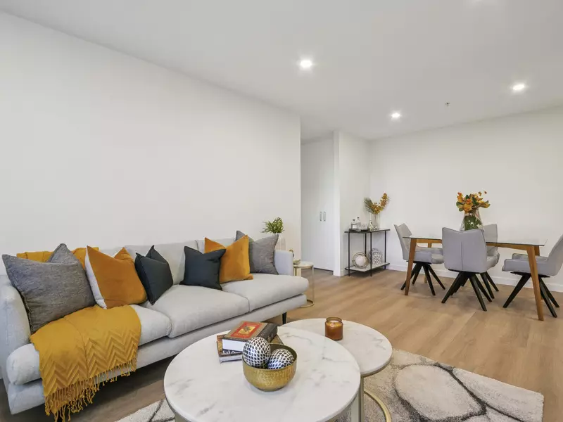 Brighton Bayside Apartment - Fully Refurbished