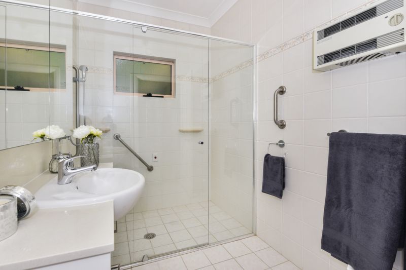 Spacious, first floor 2 bedroom apartment