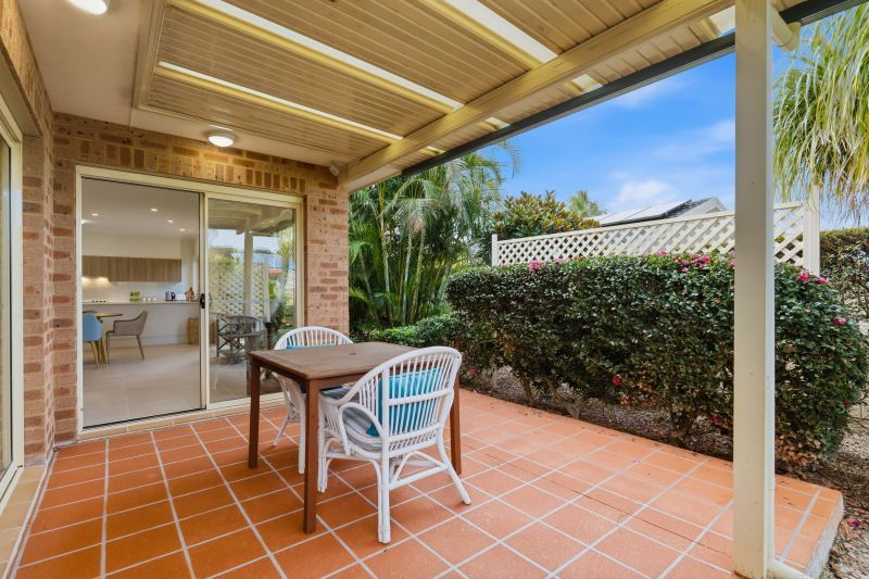 Spacious villa with double garage
