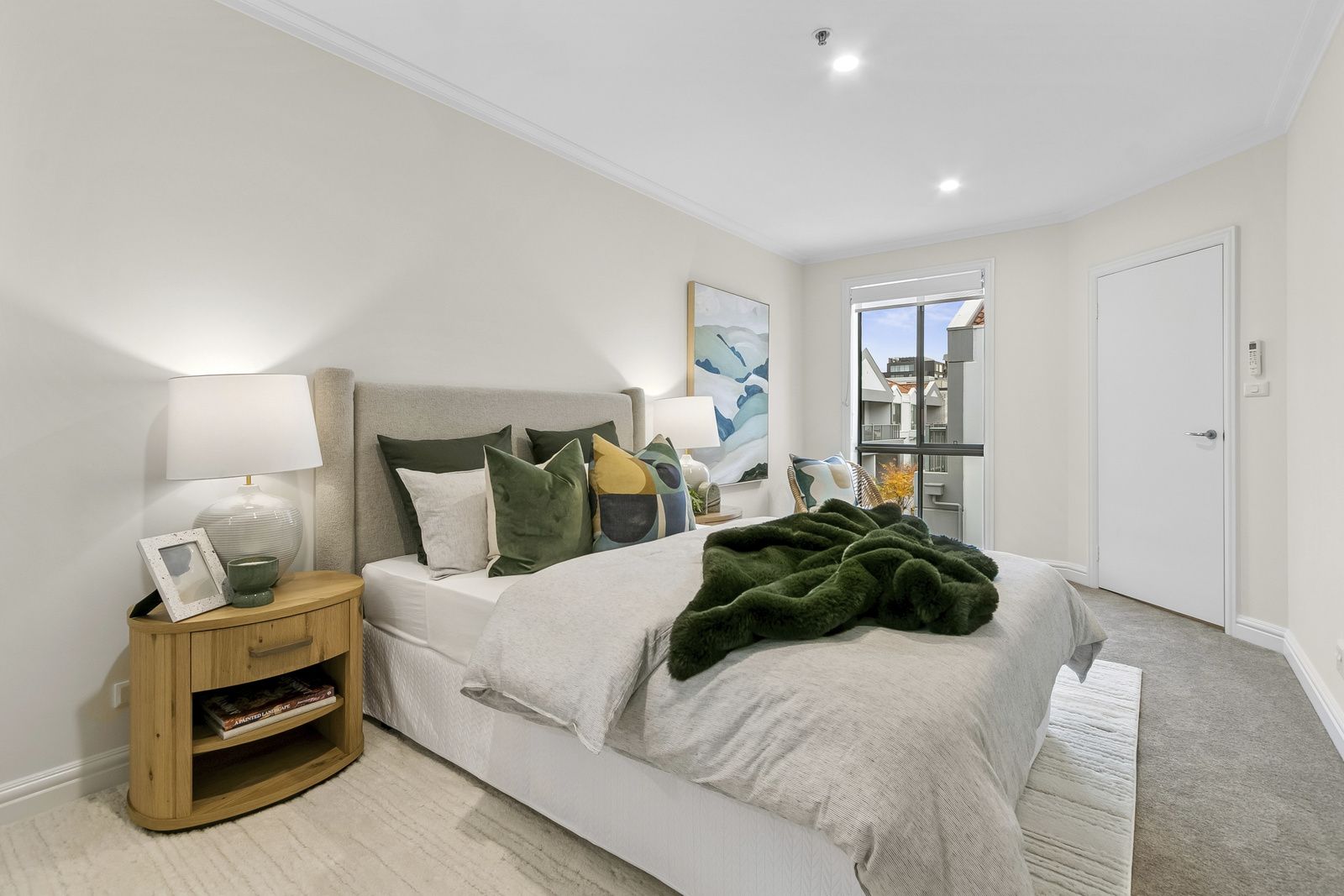 Spacious Three-Bedroom Living apartment