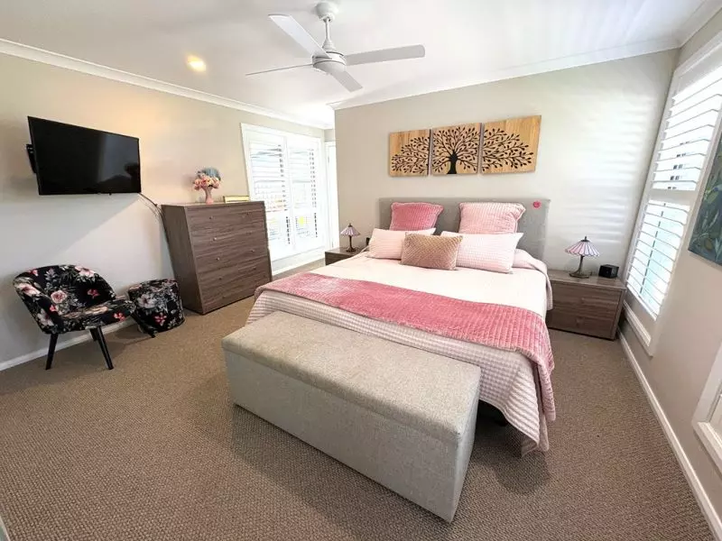 Modern, spacious and peacefully located