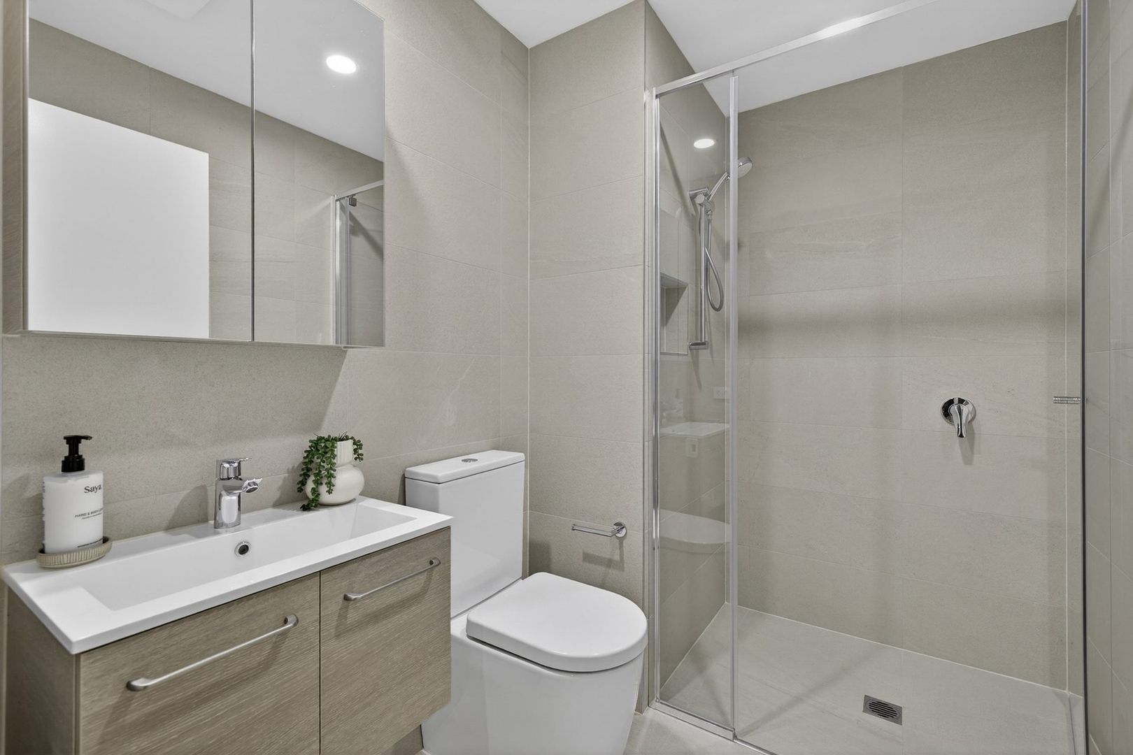 Coastal Apartment with Resort‑Style Amenities