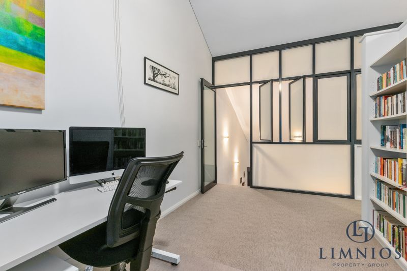 Warehouse Terrace Style Apartment With 3 Bedrooms Plus a Study!!