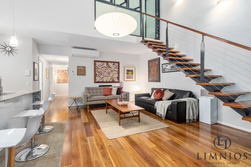 Warehouse Terrace Style Apartment With 3 Bedrooms Plus a Study!!