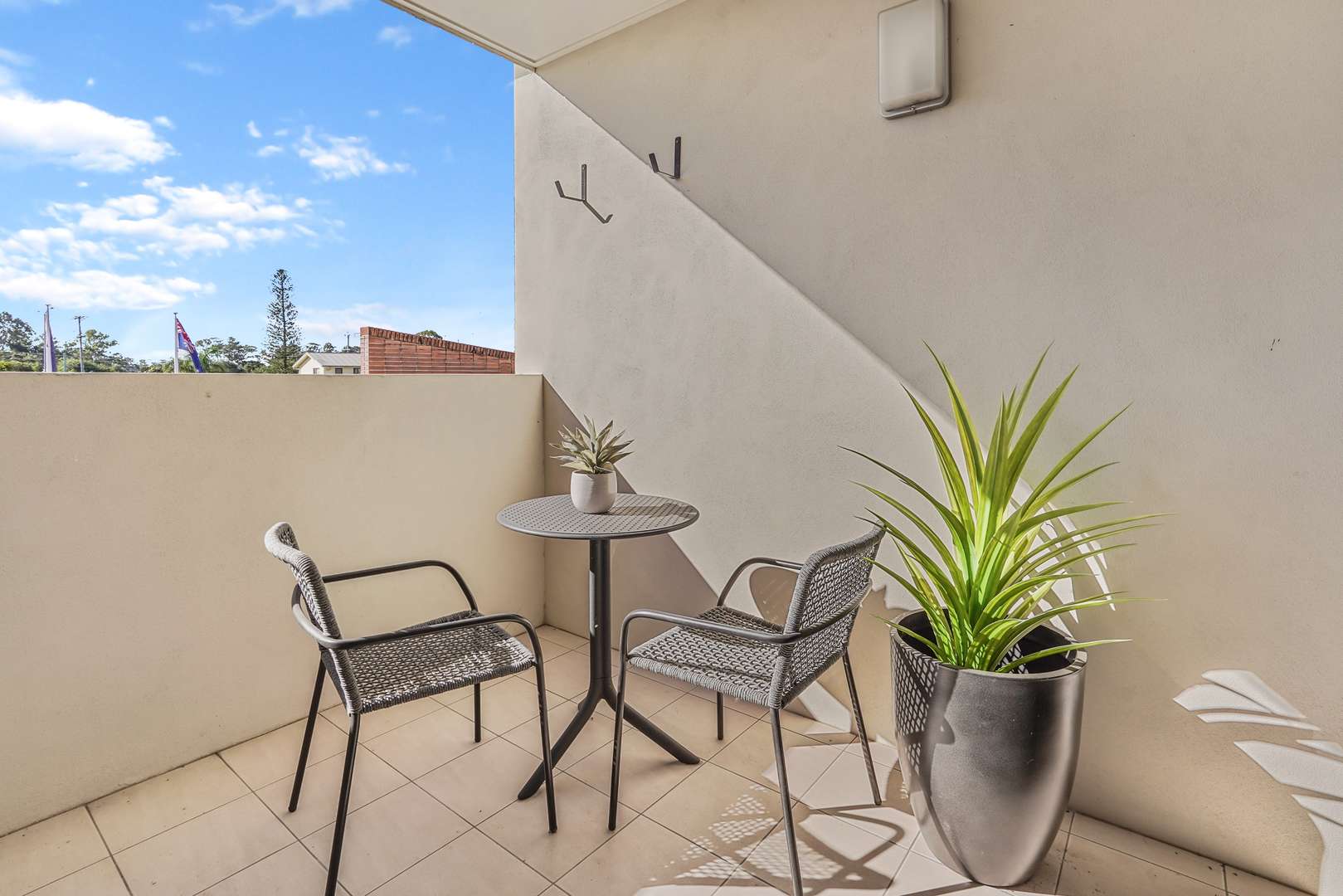 Modern & spacious one bedroom self-contained apartment