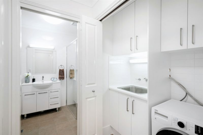 Ground floor apartment with enclosed balcony