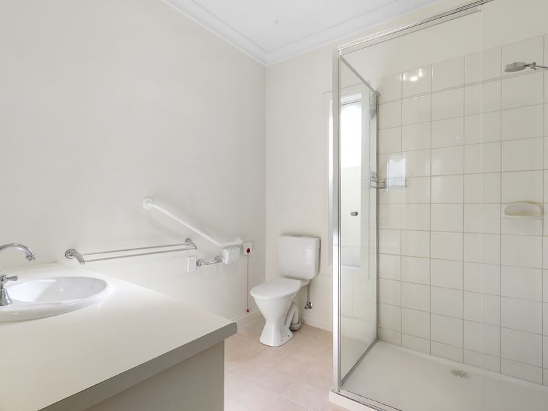 Lakefront Living and Golf Course Views