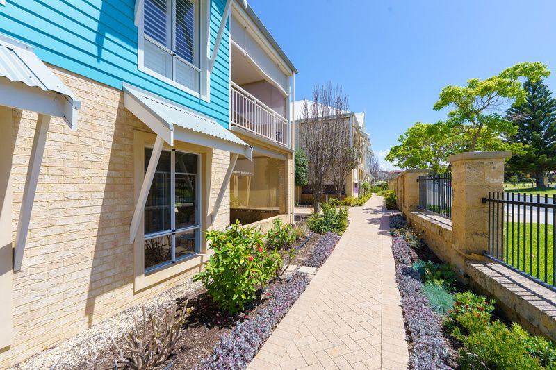 Parkside Apartment with Spacious Layout and Private Patio