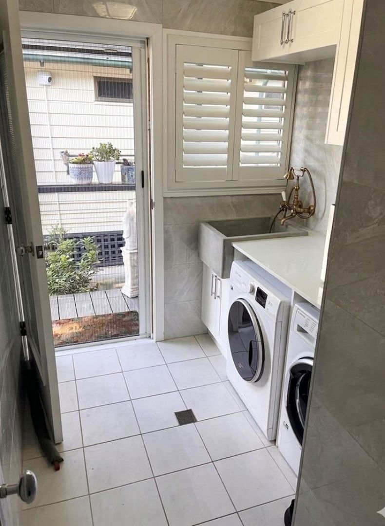 Updated 2 Bedroom Riverside Gem!