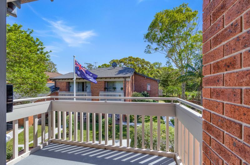 Over 55's 2 Bedroom, One Garage Upper Level Unit!